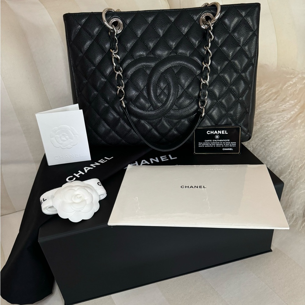 CHANEL Grand Shopping Tote (GST) with Silver-tone Hardware